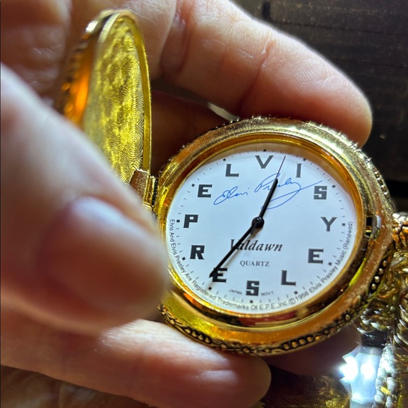 Gold Pendant ELVIS pocket watch with Portrait, that plays music 🎶 - Picture 10 of 11